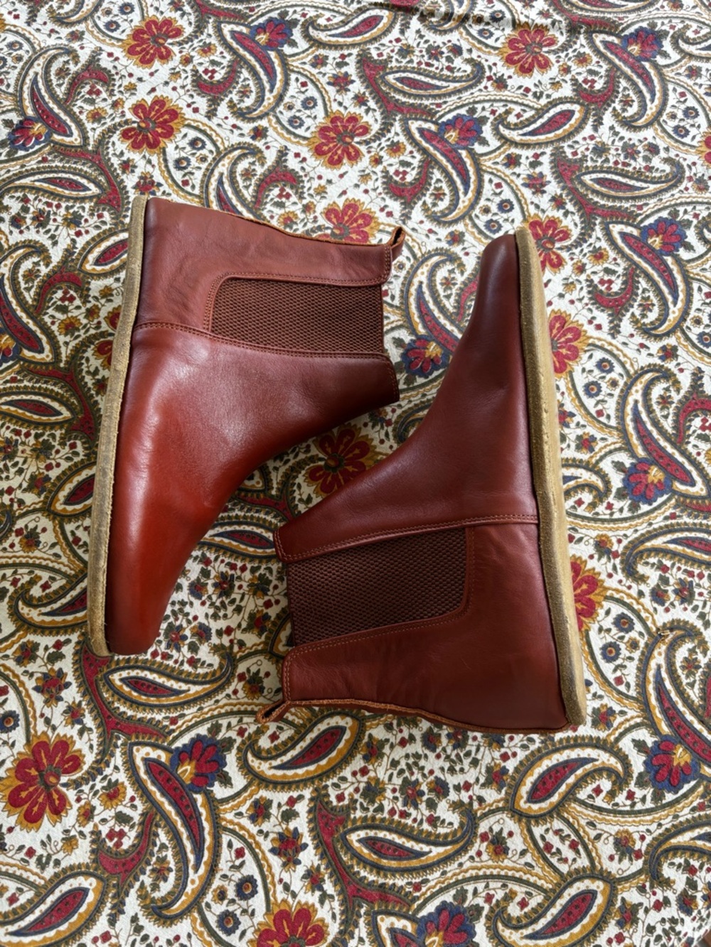 Aintap Feel Barefoot Chelsea Boots NWOT - Picture 2 of 8
